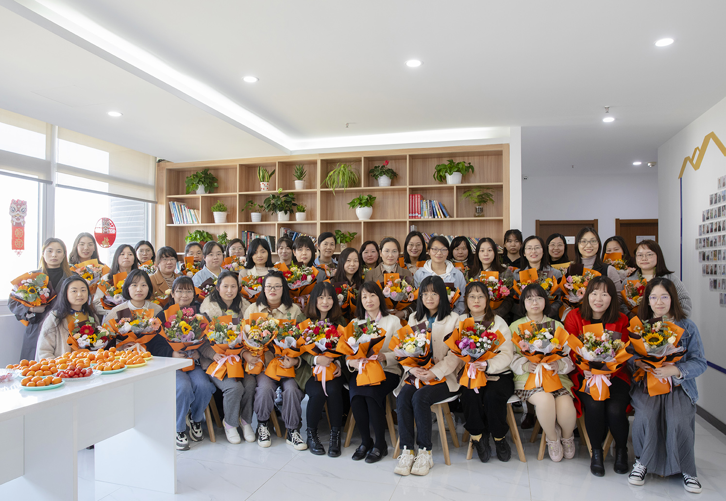 欢庆节日，愿开目女神一生笑靥如花